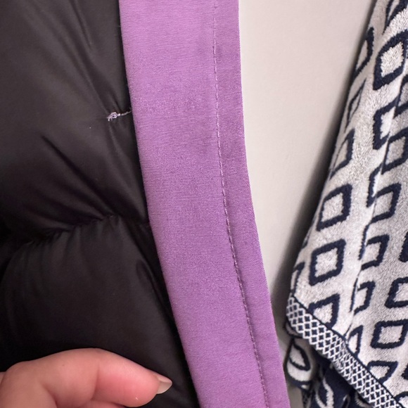 Canada Goose Chiliwack Coat, colour;Purple, size xsmall - Picture 8 of 16